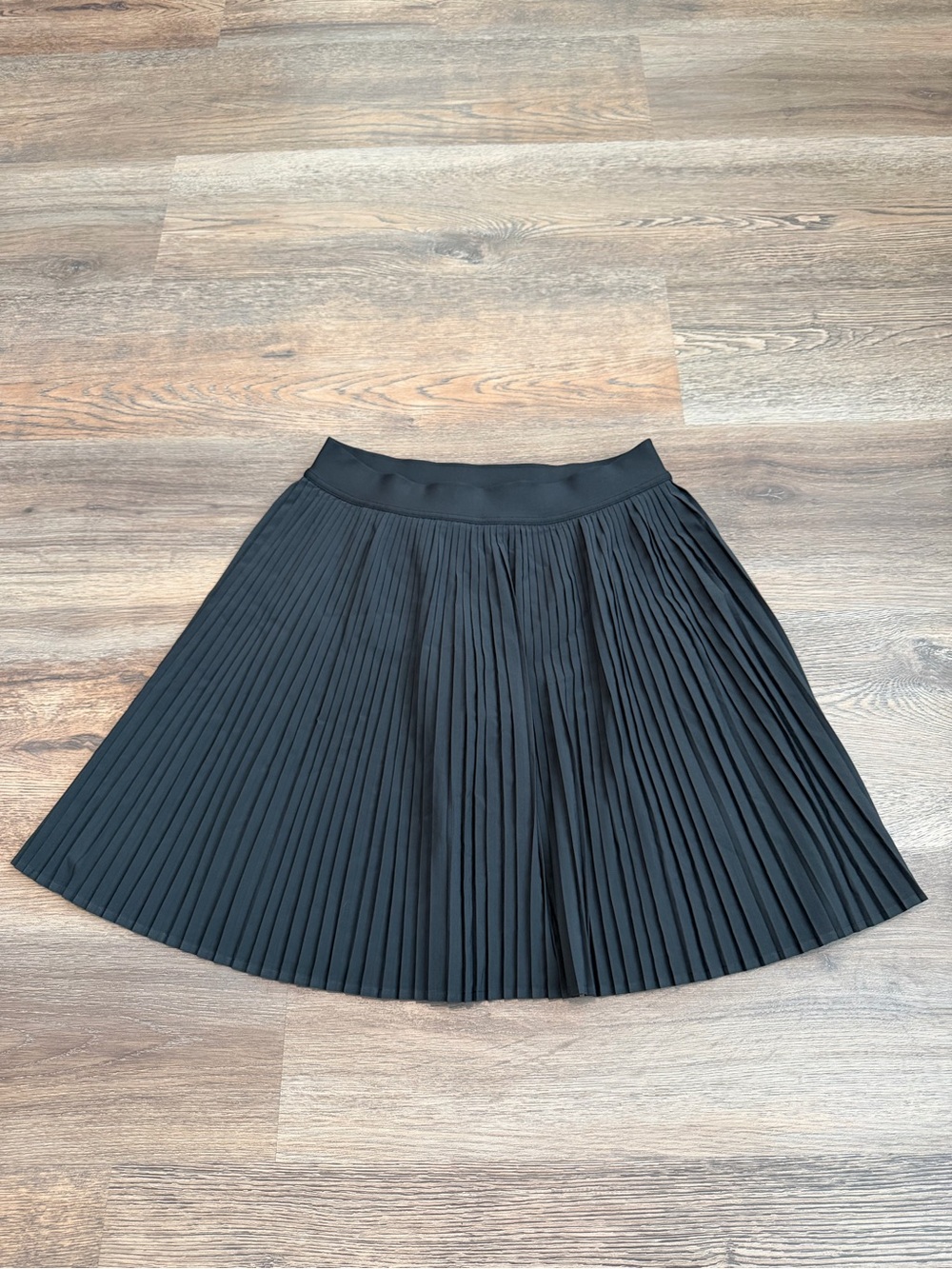 Lululemon Pleated High-Rise Knee-Length Tennis Skirt Black Size Medium - Picture 4 of 10